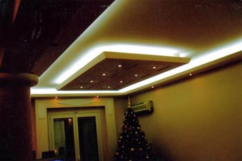 Γύψινες διακοσμήσεις στο εσωτερικό οικίας στην Αθήνα