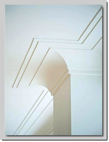 Άποψη γωνίας τραβηχτής γύψινης κορνίζας