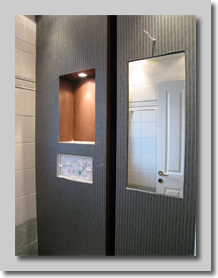 Επένδυση τοίχου με γυψοσανίδα και ενδιάμεση εσοχή για την δημιουργία κρυφού φωτισμού