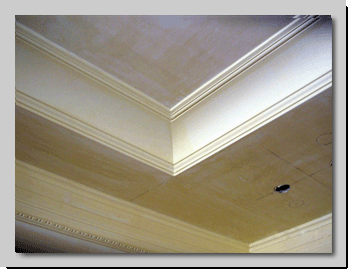 Γύψινη κορνίζα σκαριού σε δοκάρι γυψοσανίδας