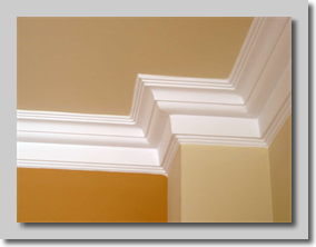 Γύψινη κορνίζα περιμετρικά του χώρου