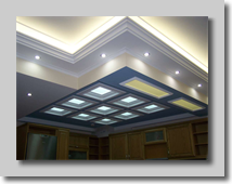 Ψευδοροφή γυψοσανίδας με πρόσθετα γύψινα φατνώματα