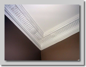 Σκαλιστό γύψινο στην ψευδοροφή γυψοσανίδας